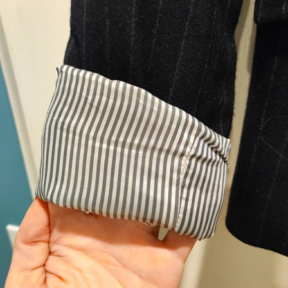 Banana Republic striped womens blazer - size 2 - Picture 4 of 9